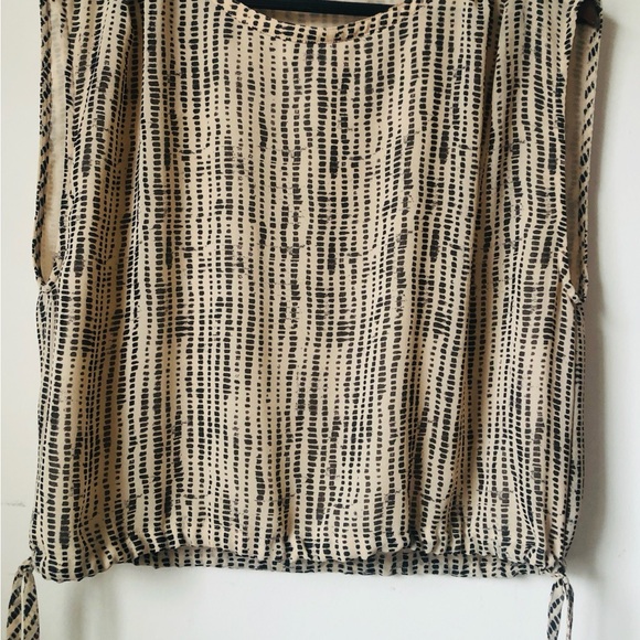 Calvin Klein Woman’s Blouse. Sleeveless with elastic waist ties. - Picture 2 of 6